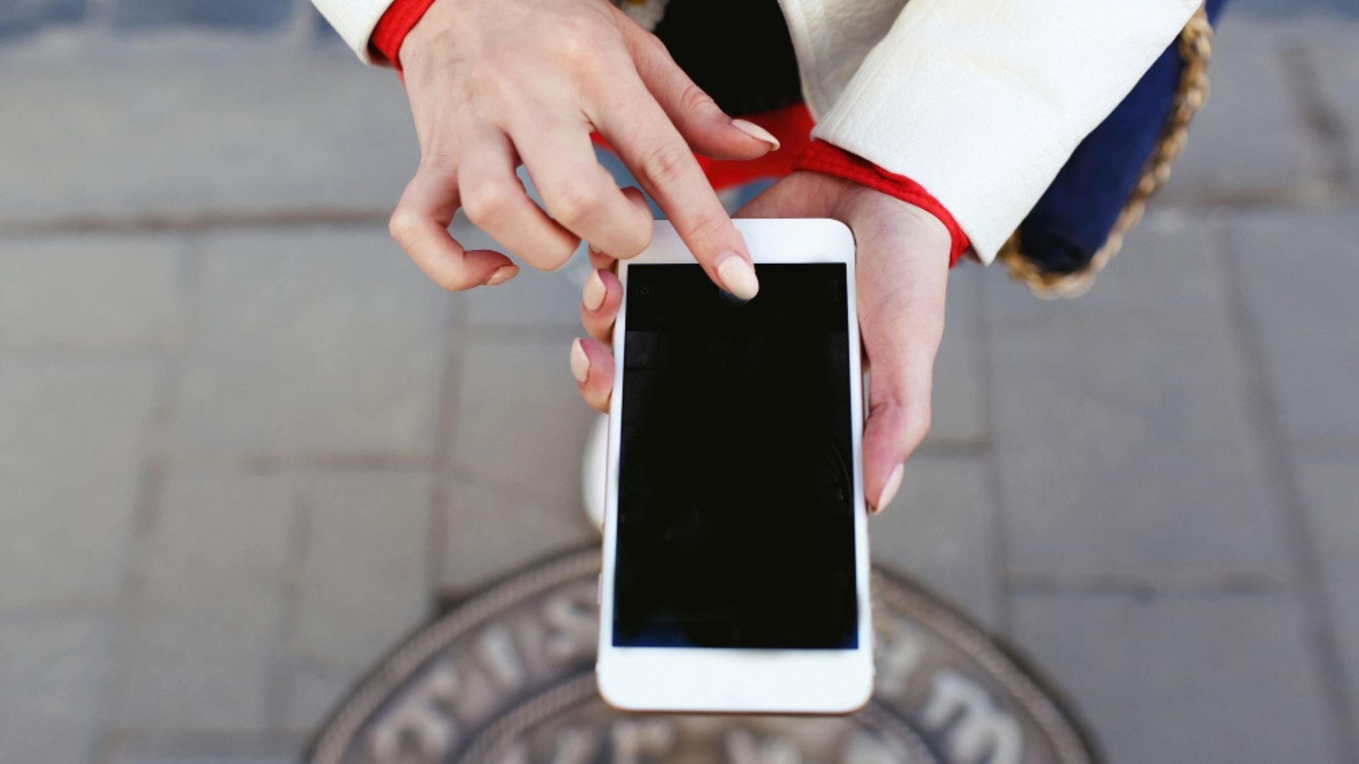 Reiniciar el celular ayuda a liberar memoria y mejorar el rendimiento diario del equipo.