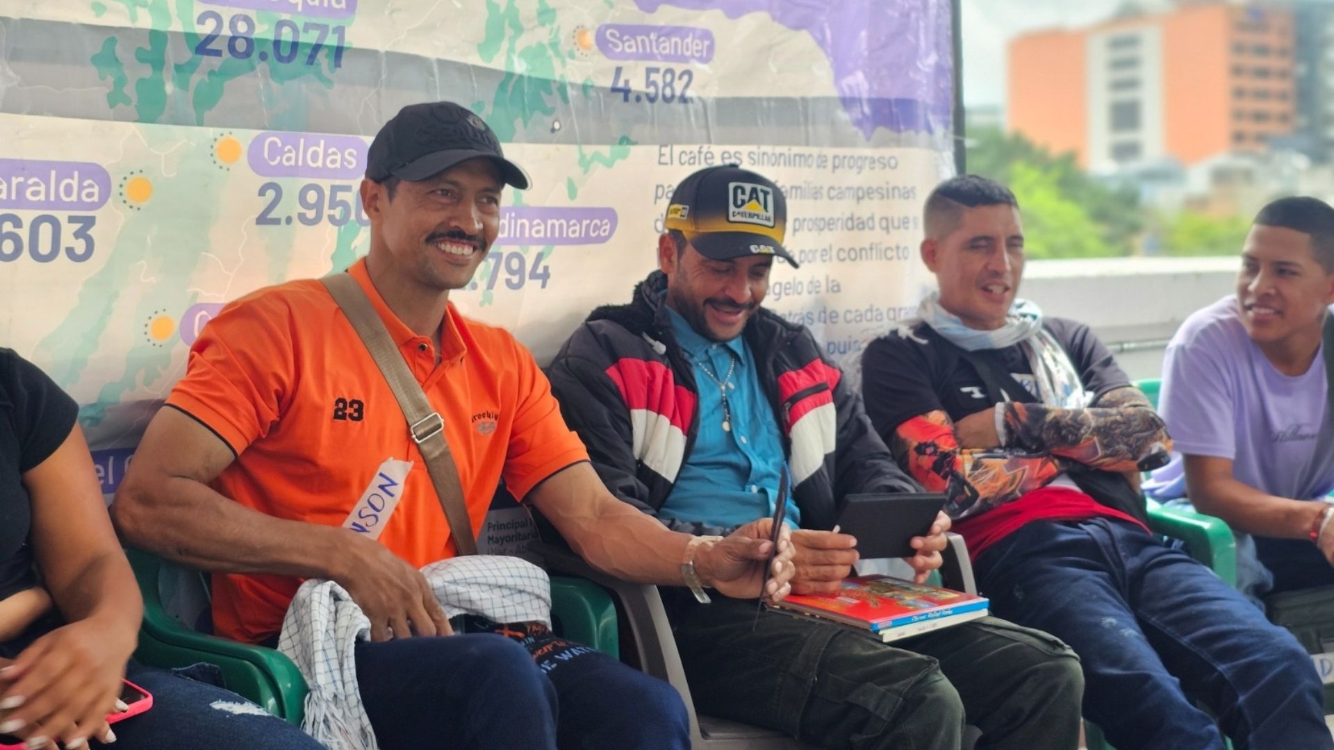 El café permitió que los hermanos Robinson y Jairo Hernández Oliveros se reencontraran, tras casi treinta años de búsqueda y separación por el conflicto armado.