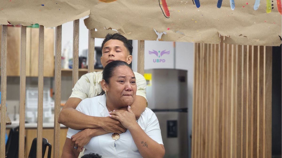 El reencuentro de Yoneider Martínez con su mamá en Antioquia el año pasado se tornó en una muestra del esfuerzo de las mujeres buscadoras. Casi trescientas personas dadas por desaparecidas en el conflicto fueron halladas con vida en 2025.