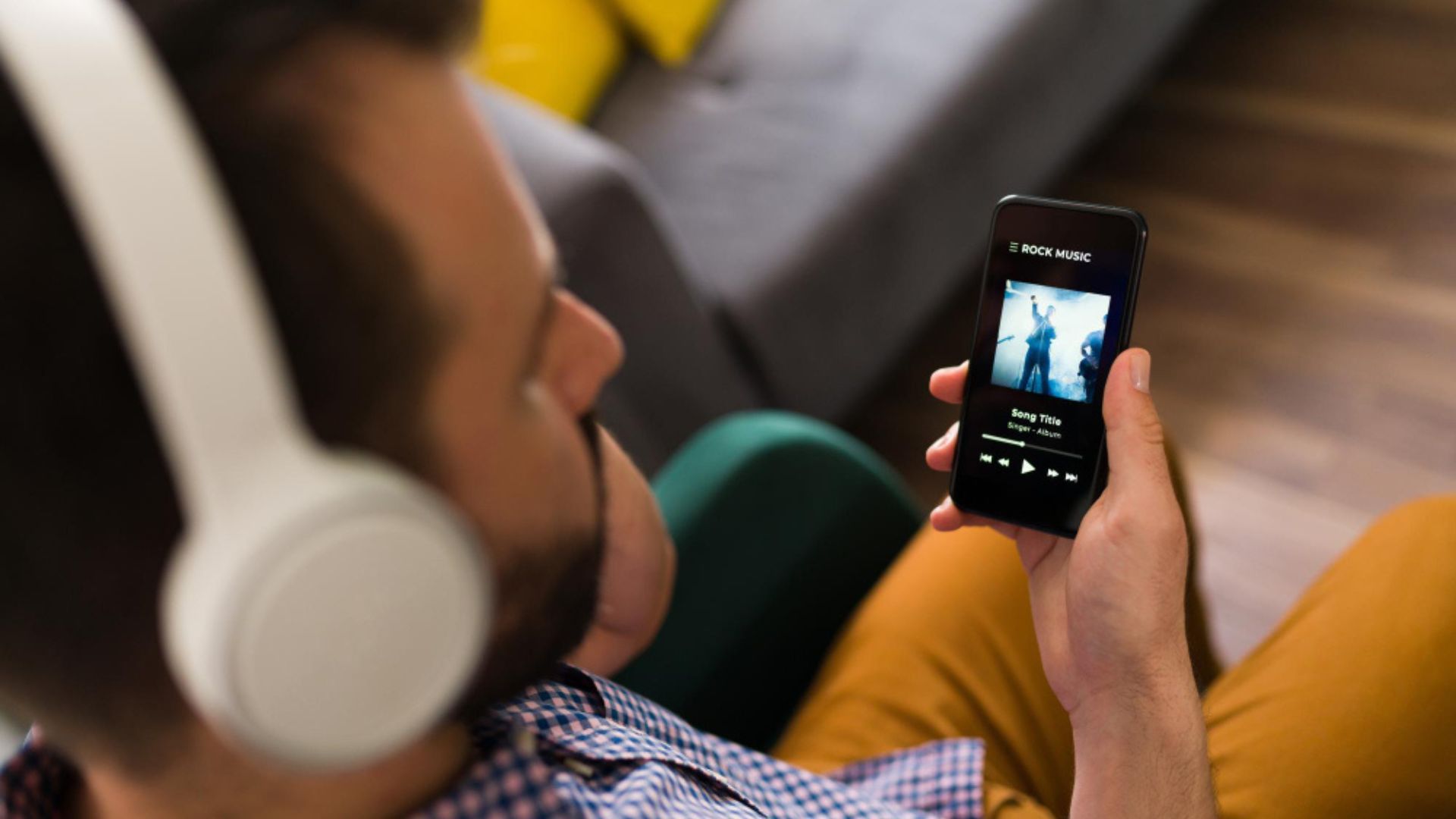 Los usuarios pueden compartir canciones y audiolibros sin salir de Spotify.