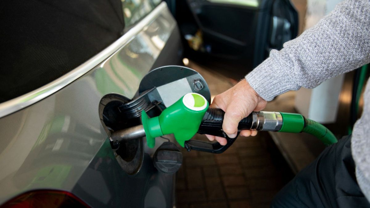 Precio de la gasolina bajará de precio en febrero.