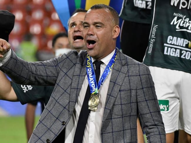 Rafael Dudamel, celebrando su titulo con Atlético Bucaramanga