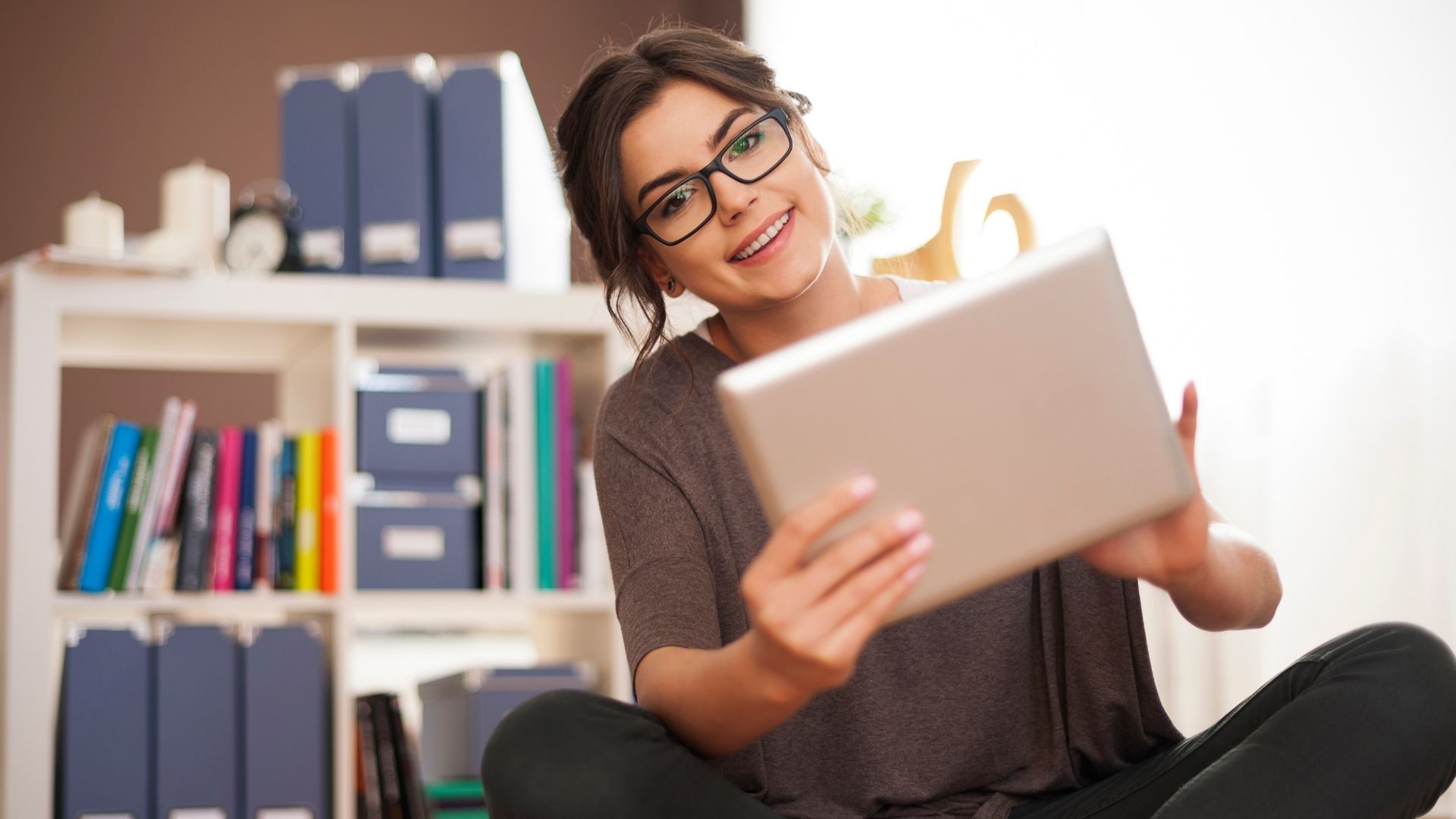 Cada vez más estudiantes optan por tablets diseñadas para largas jornadas académicas con mayor confort visual.