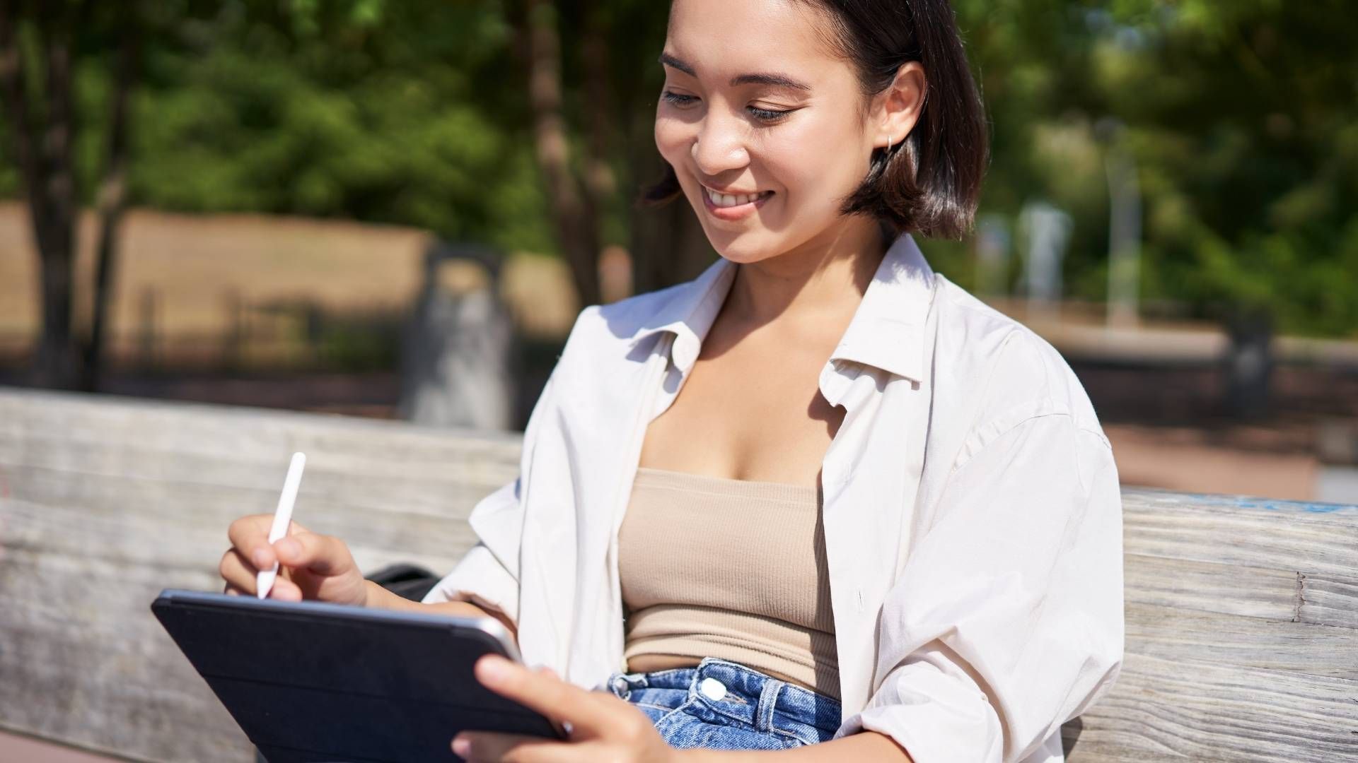 Pantallas con reducción de reflejos y modos de lectura impulsan nuevas opciones de tablets para el entorno universitario.