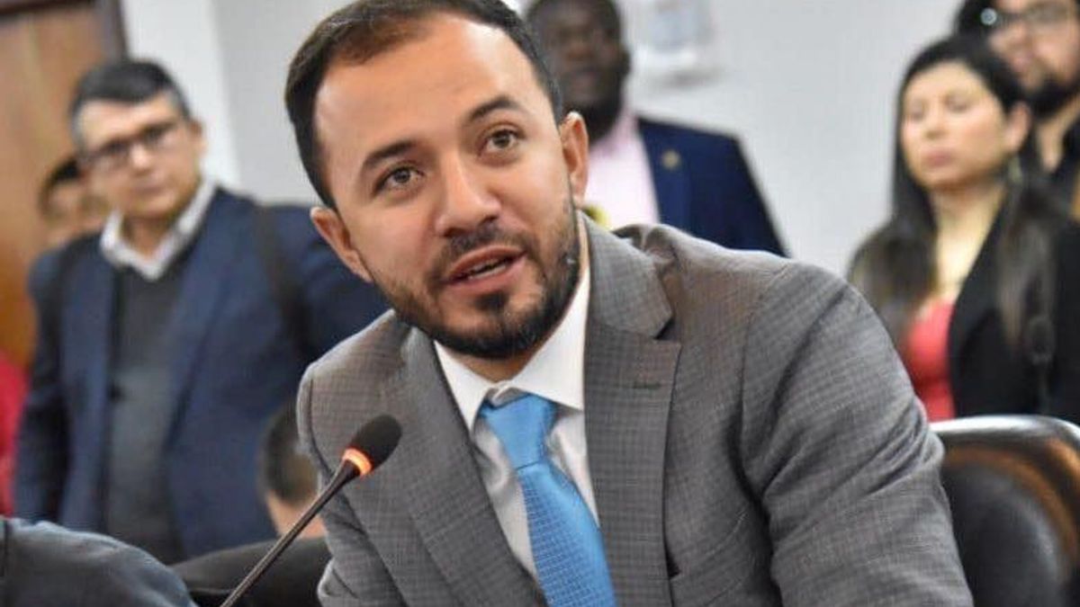 Diógenes Quintero representante por las curules de paz.