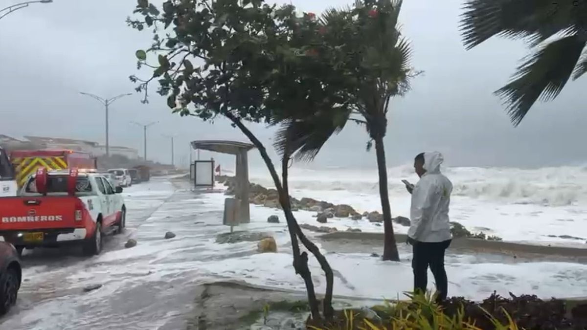 Estado de la avenida Santander en Cartagena tras fuertes lluvias