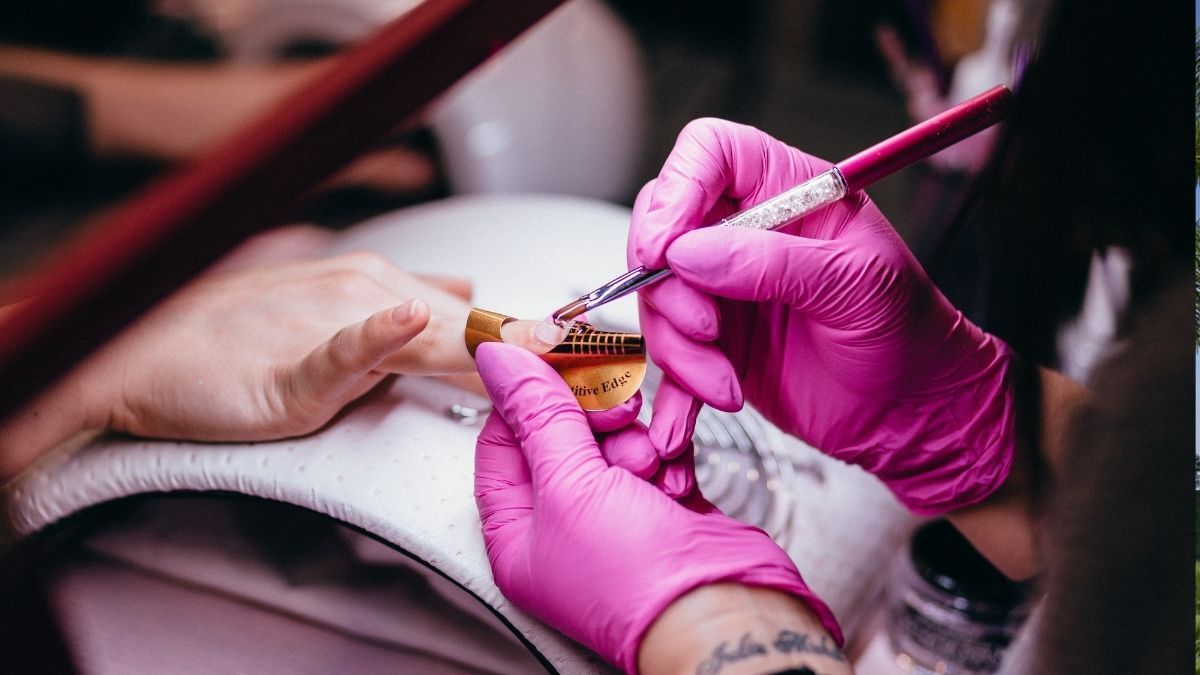 Uñas acrílicas y semipermanentes