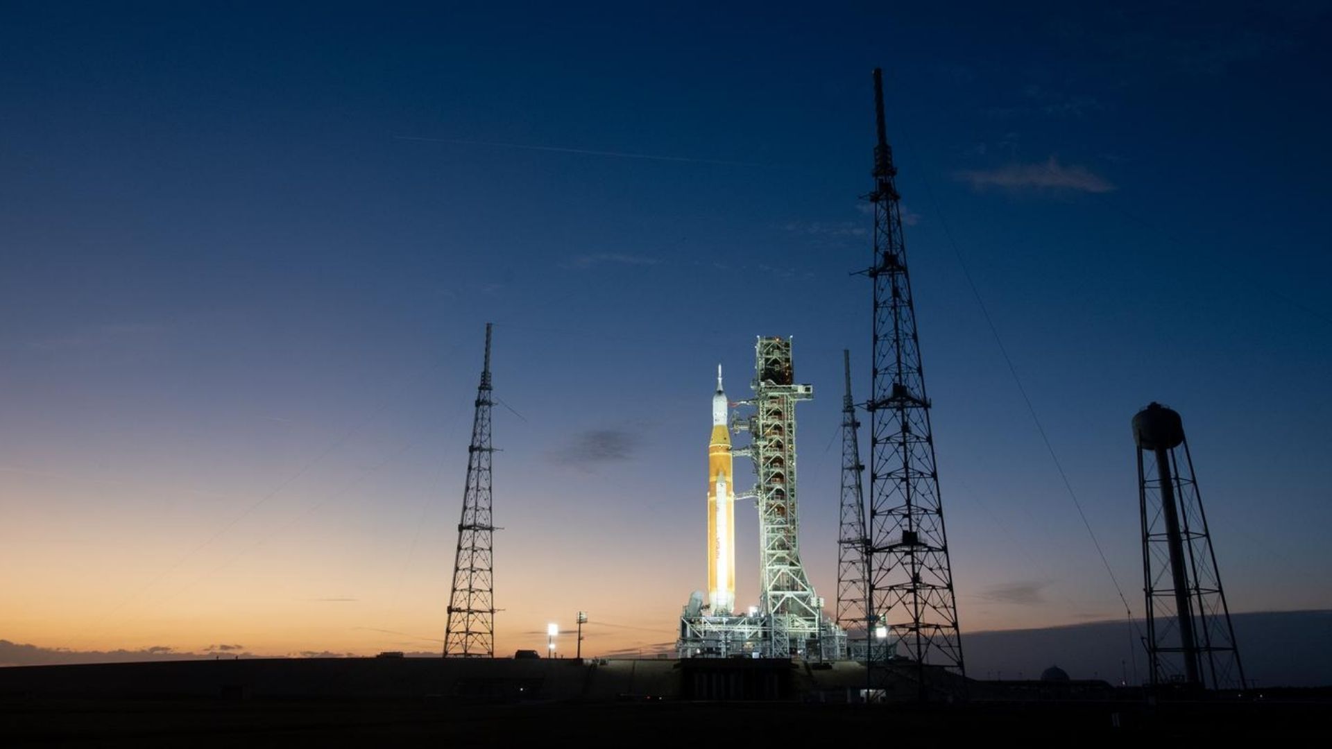 Problemas técnicos y ajustes de seguridad llevaron a modificar el cronograma del vuelo tripulado.