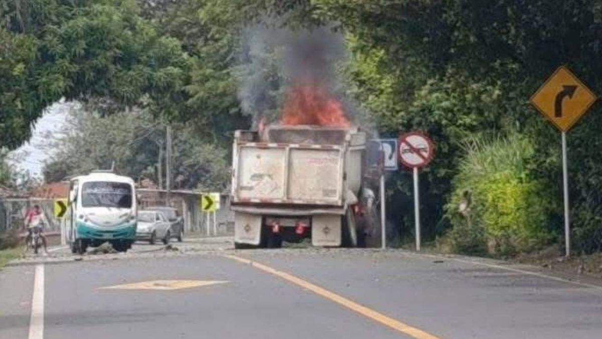 Ataque terrorista con volqueta bomba en Caloto (Cauca)
