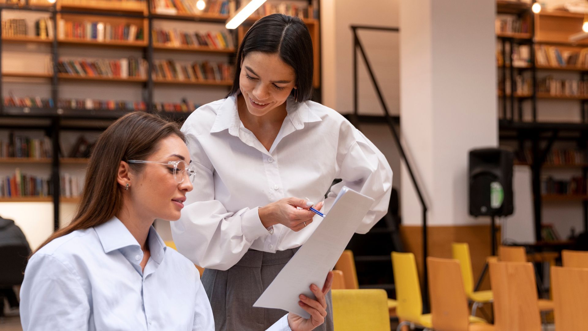 Las nuevas tecnologías lleva a las personas a que tengan que adquirir nuevos conocimientos.