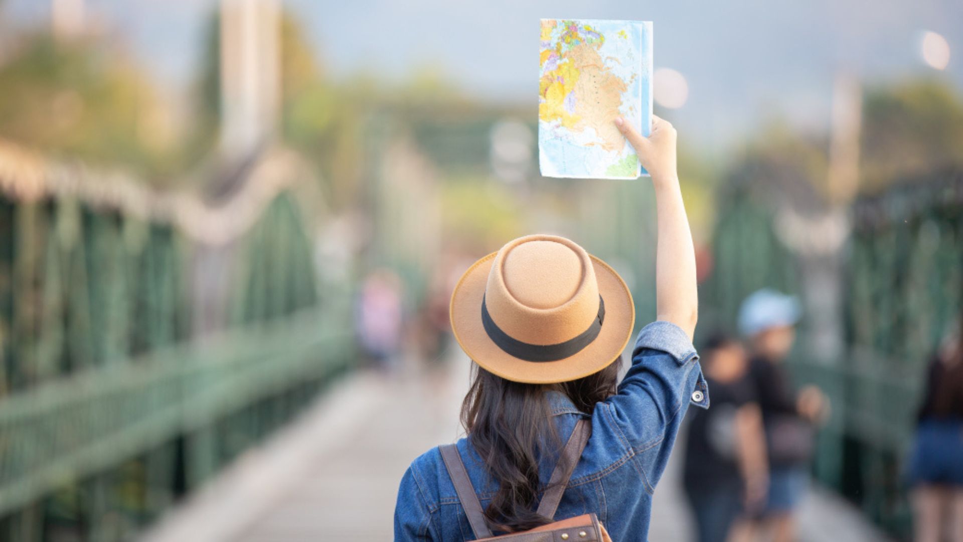 El comprobante de pago debe imprimirse y enviarse junto con el formulario y los documentos mediante los servicios de mensajería indicados por la embajada. 