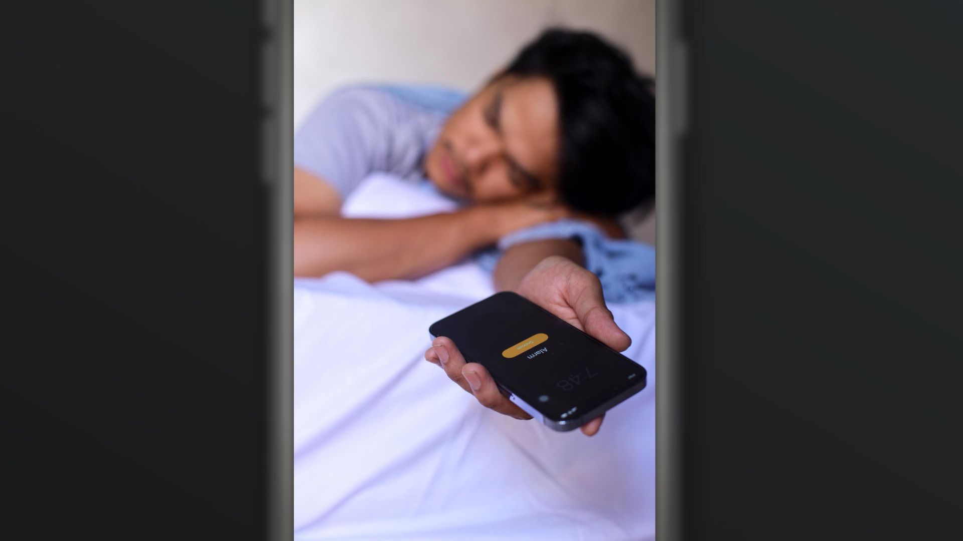 Apagar el dispositivo limpia la memoria RAM y detiene de inmediato cualquier programa espía que esté operando sin su permiso.