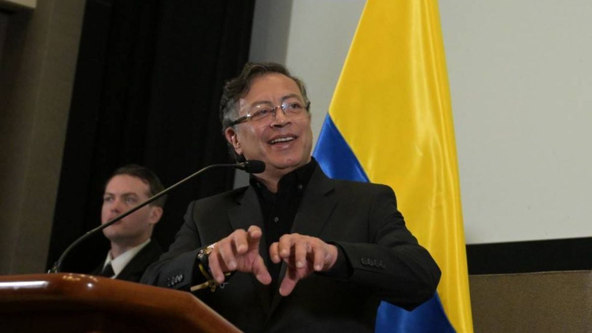 Gustavo Petro se comprometió a aprender inglés después de que salga la presidencia