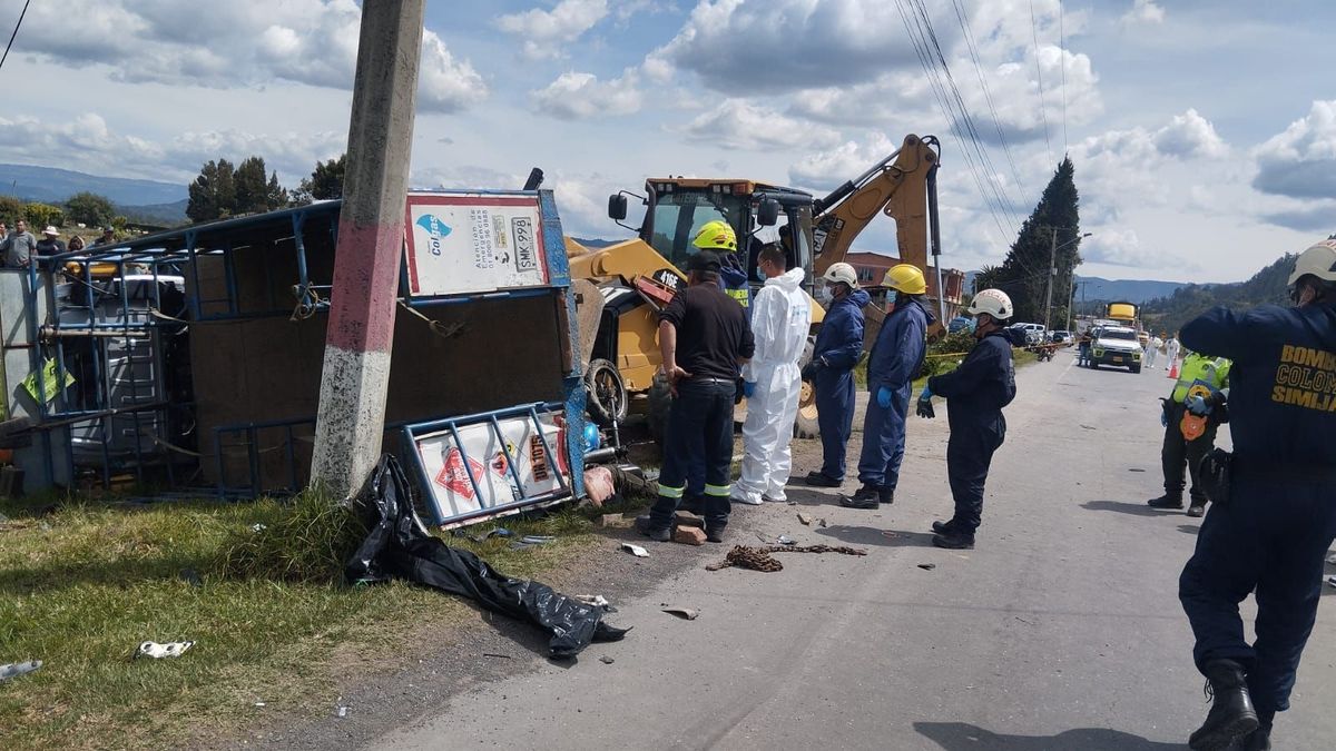 Durante las labores de atención y remoción, se presentó una disminución del flujo vehicular en este corredor vial.