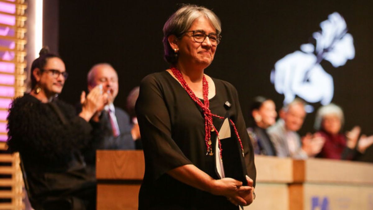 La periodista recolecta un conjunto de historias para dar su propio testimonio en medio del conflicto armado.
