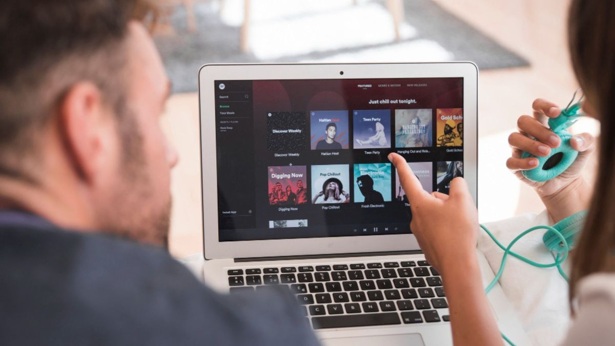 Spotify amplió sus letras con traducciones automáticas visibles desde la app.
