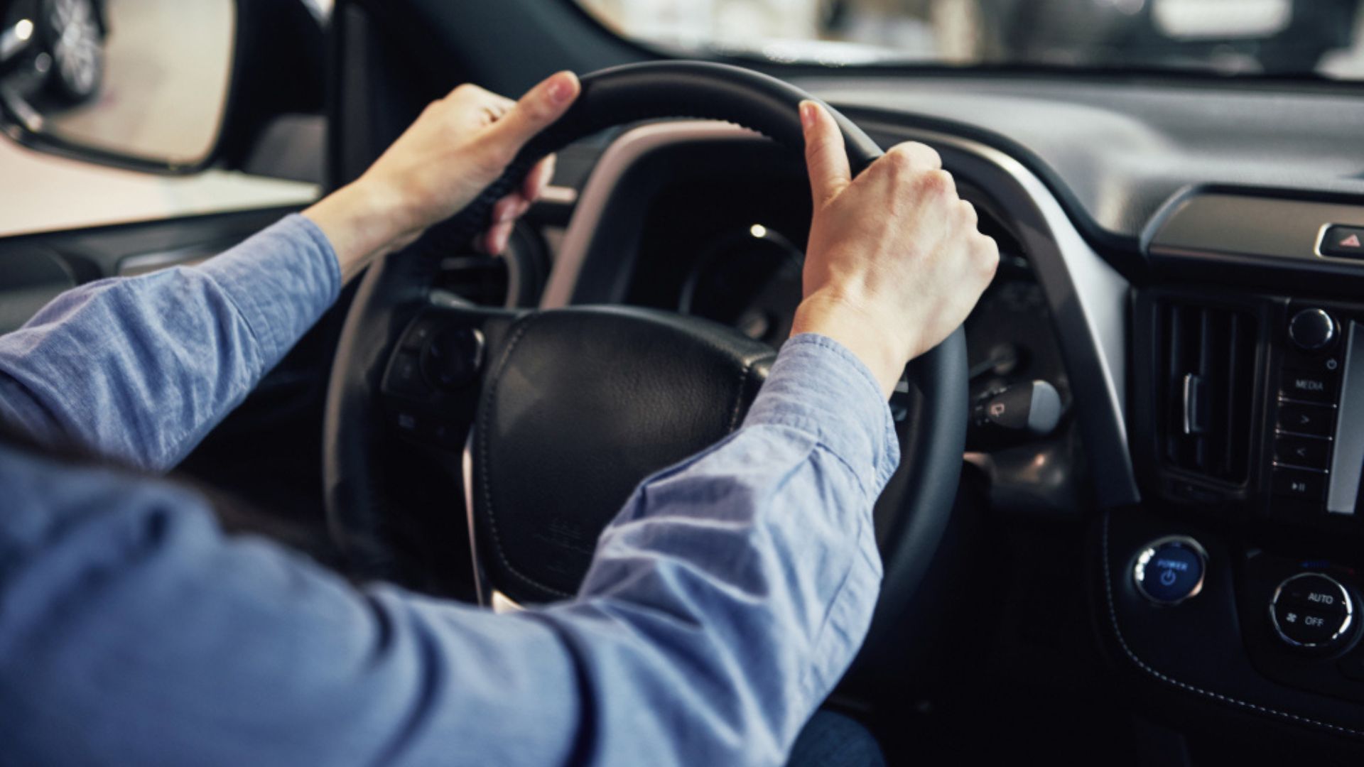 El control del cumplimiento de estos límites se realiza mediante cámaras de detección electrónica, conocidas como fotomultas, y a través de operativos presenciales de agentes de tránsito. 