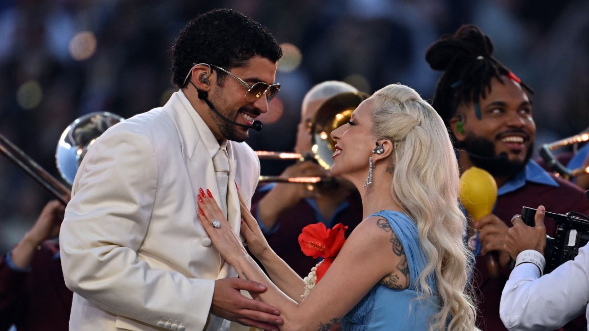 La participación de Gaga se dio dentro de los 13 minutos del espectáculo.