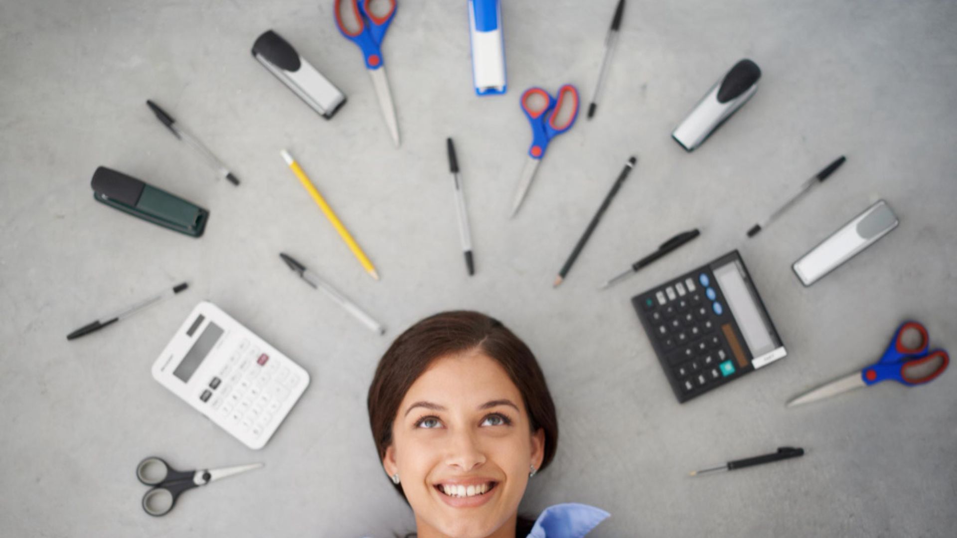 Un espacio ordenado y sin objetos peligrosos mejora el rendimiento del computador a largo plazo.