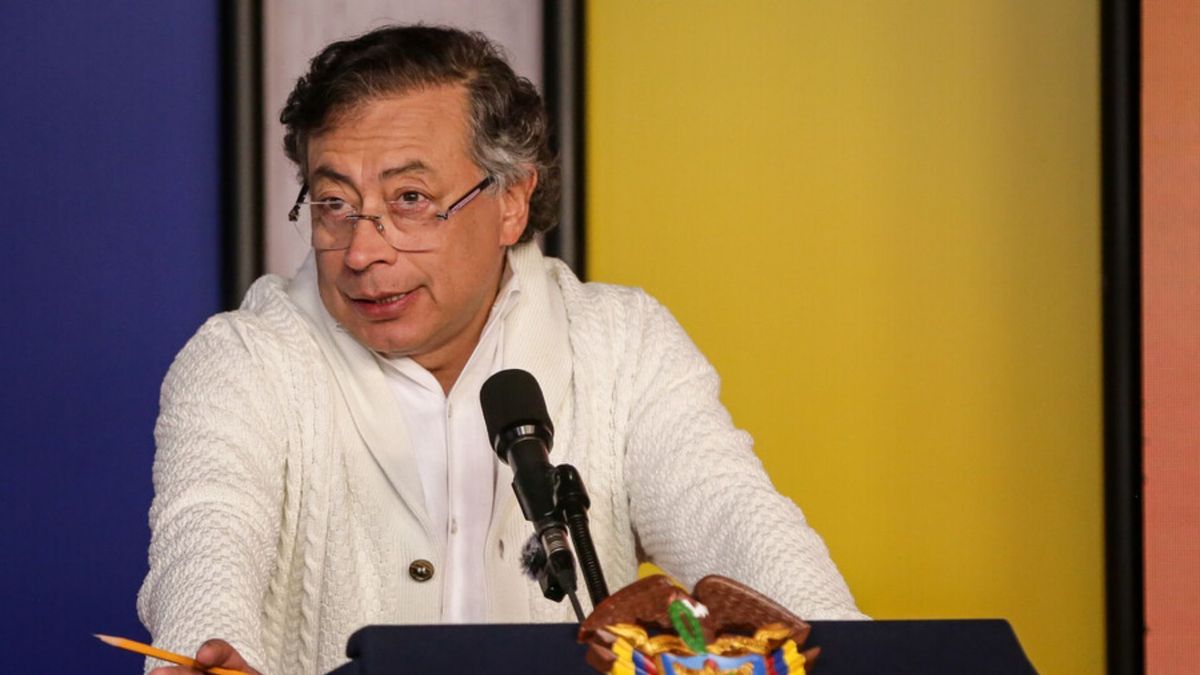 En medio de su intervención, Petro señaló que "la fiscal está aliada con el abogado de los testaferros", haciendo referencia a tierras "perdidas" en Córdoba y que no hacen parte de los expedientes del ente acusador.