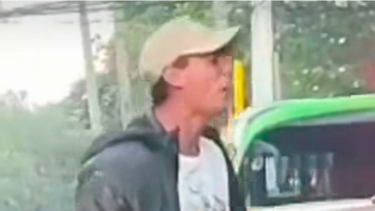 Hombre capturado en Suba, tras pegarle un puño a un policía.