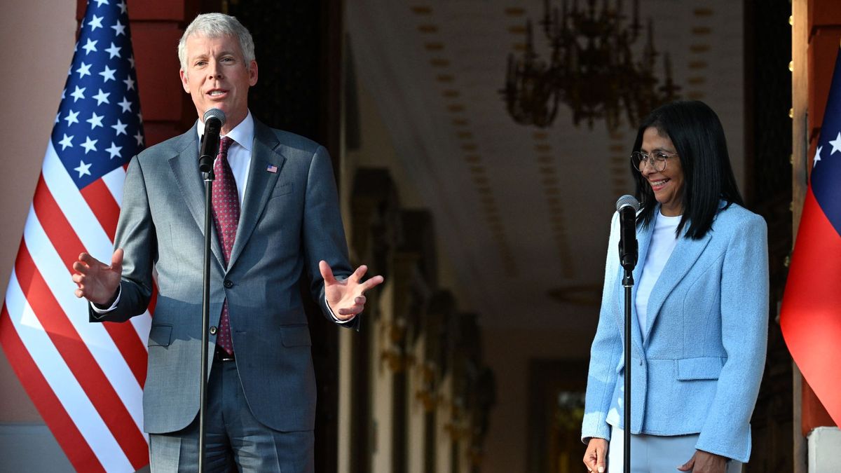 El secretario de Energía de Estados Unidos, Chris Wright y la presidenta encargada de Venezuela, Delcy Rodríguez.