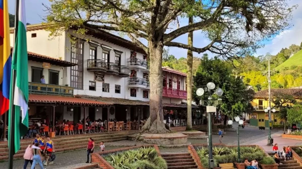 Otro símbolo local es el carriel paisa, ese tradicional bolso de cuero asociado a los antiguos arrieros.