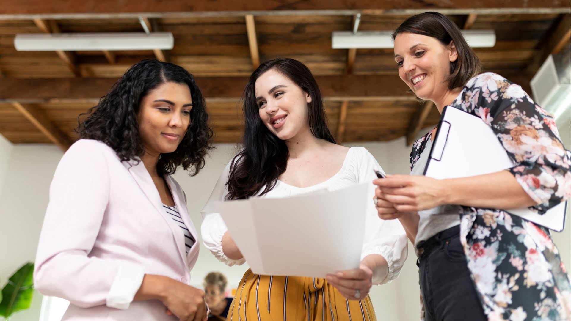 La alcaldía busca mujeres emprendedoras para que mejoren sus estrategias.