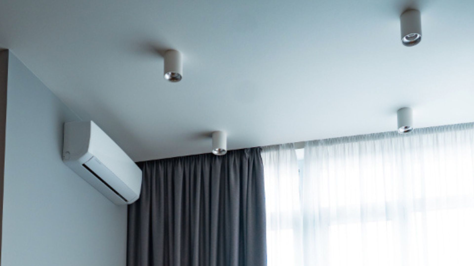 Mantener despejada la unidad exterior favorece la ventilación y evita fallas.