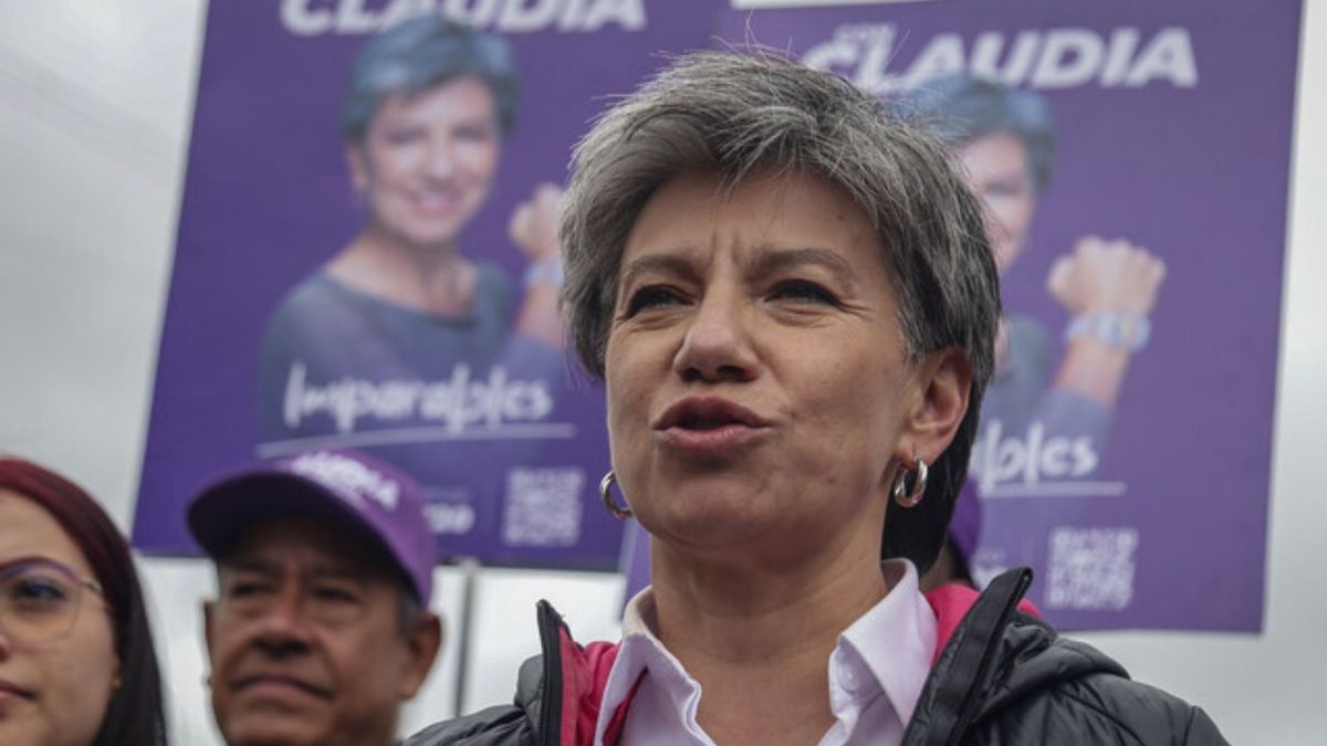 Claudia López durante la entrevista en la que presentó sus ejes de salud, seguridad y apoyo económico.