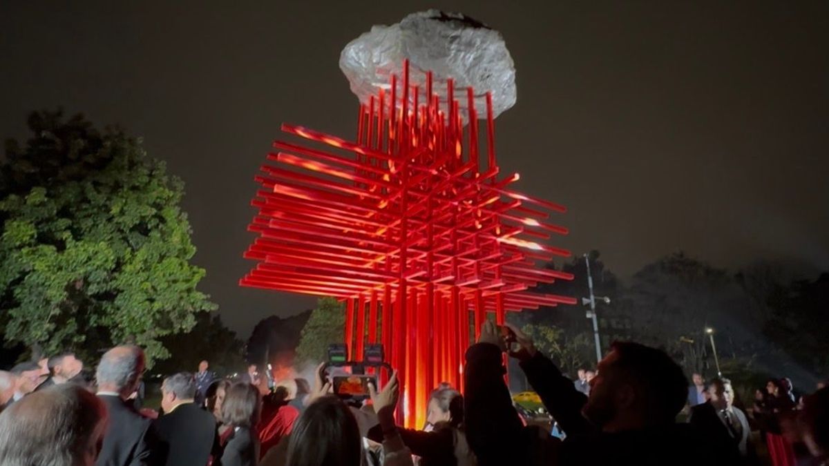 Umbral monumento homenaje personal salud en Bogotá