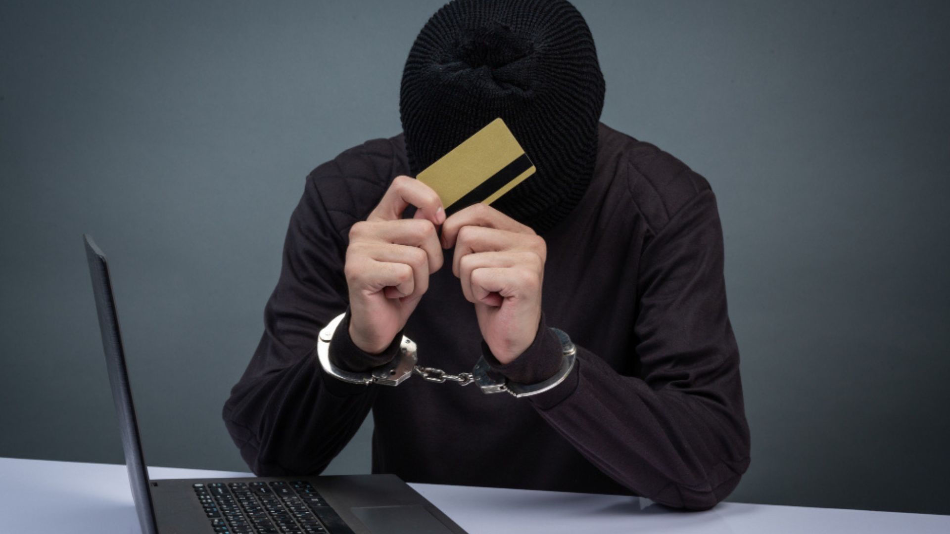 Revisar el remitente ayuda a detectar intentos de suplantación antes de hacer clic.