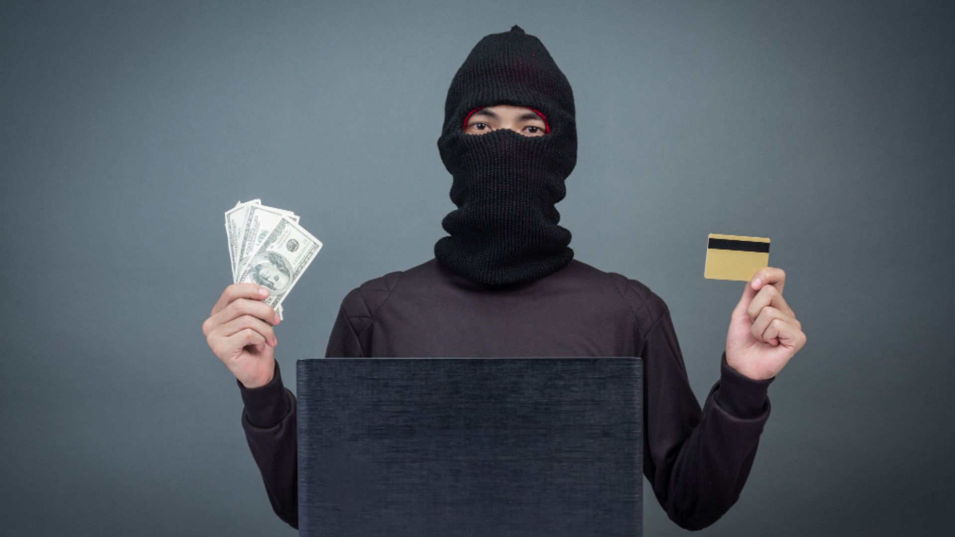 Reportar al banco y cambiar contraseñas reduce el impacto tras un fraude digital.