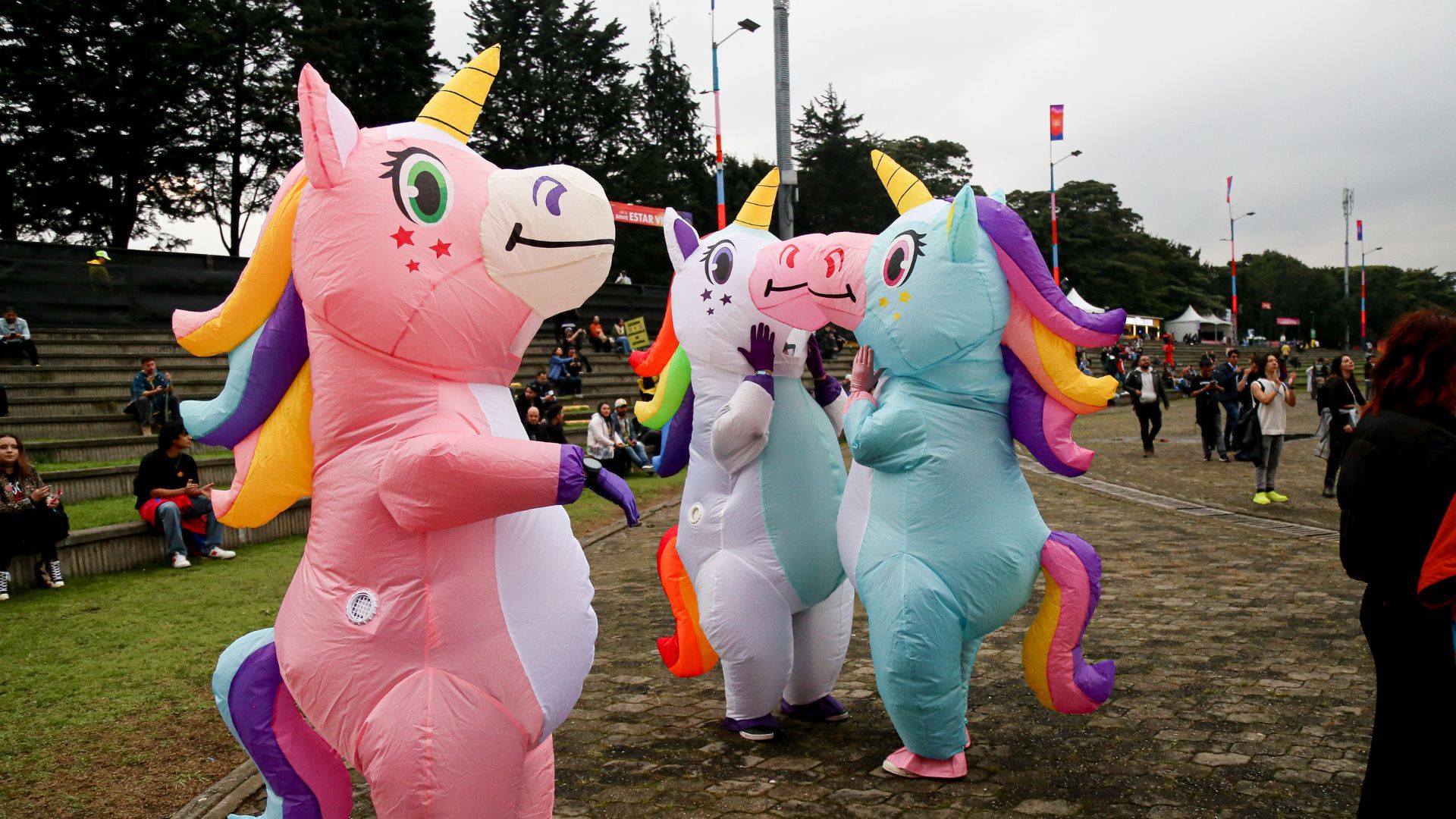 La oferta gastronómica y artística complementa las jornadas del evento al aire libre.