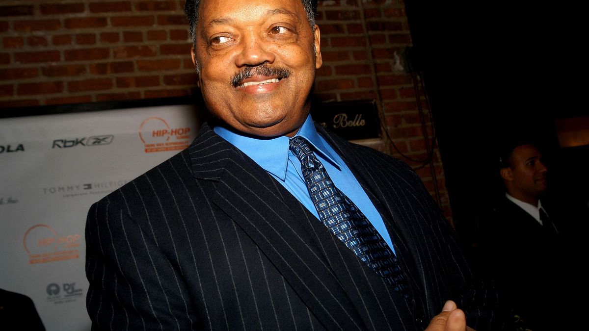 El reverendo Jesse Jackson asiste a la primera entrega anual de los Premios Acción de la Red de Acción de la Cumbre de Hip-Hop el 18 de noviembre de 2003 en Nueva York