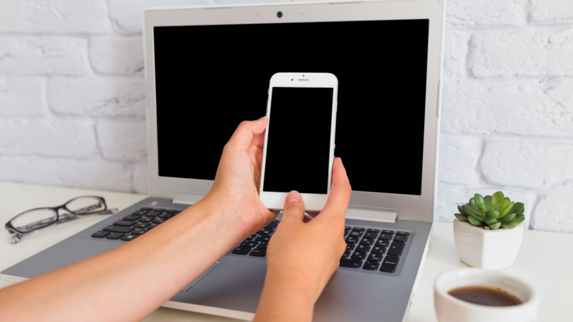 Ajustar notificaciones disminuye distracciones derivadas de la interacción constante digital.