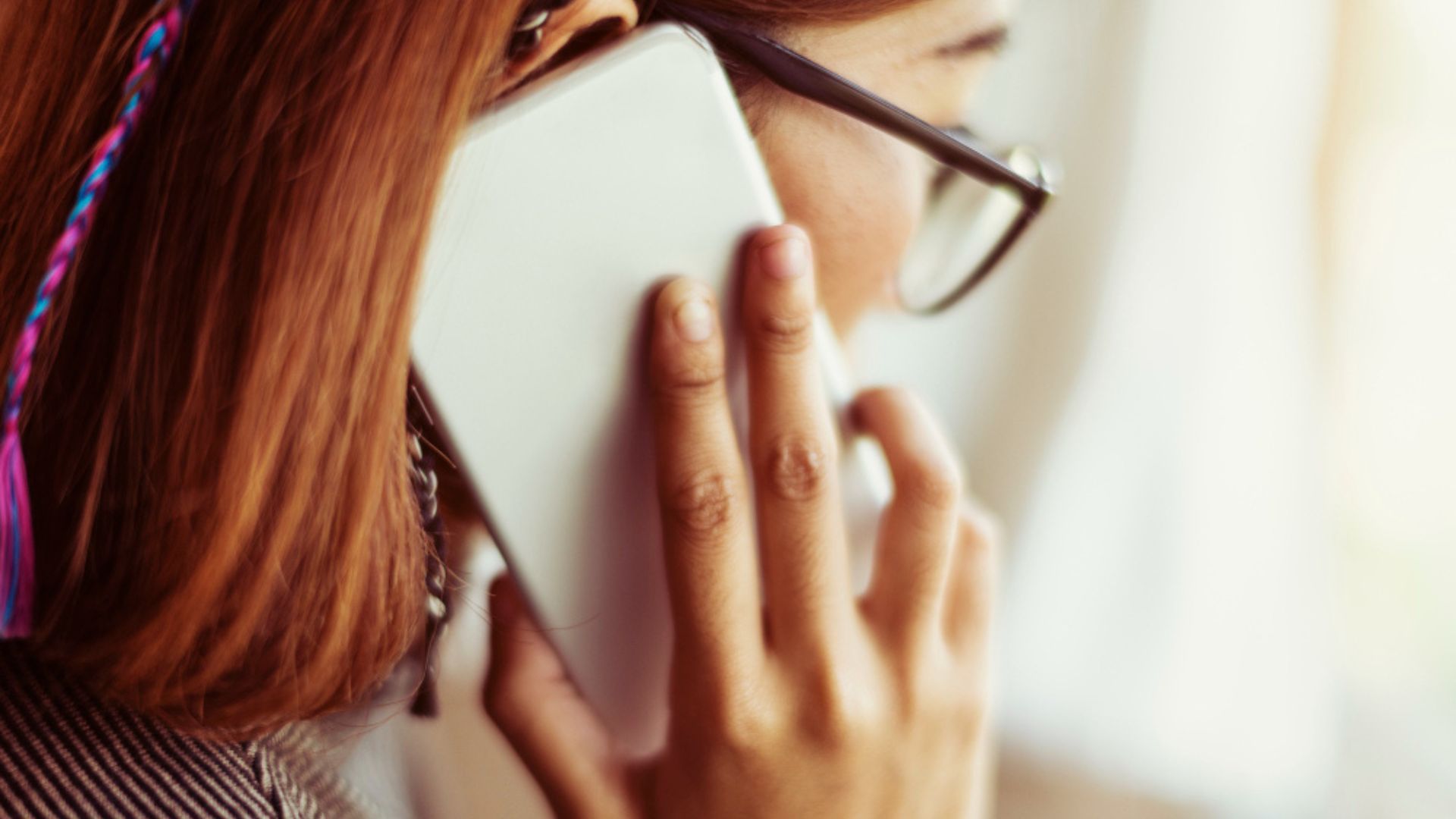 La legislación de cada país establece límites sobre registrar conversaciones sin consentimiento.