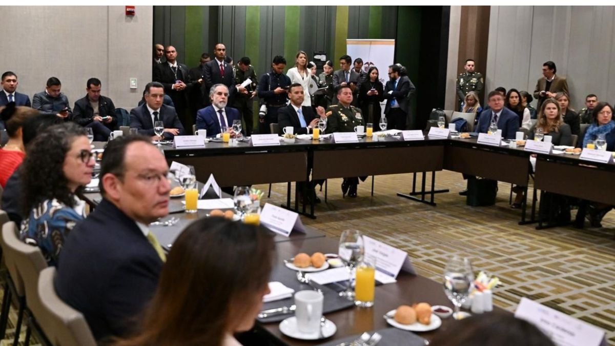 Reunión en el marco del primer año de la Línea 157