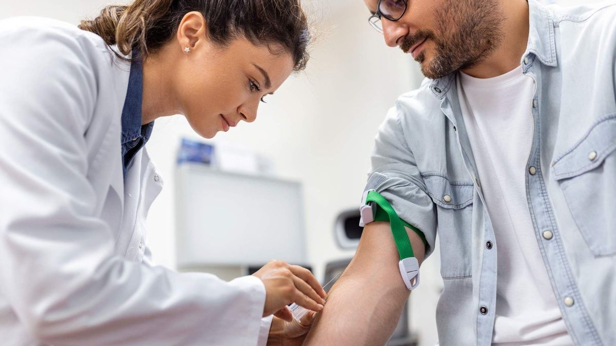 La planificación quirúrgica en hemofilia requiere control previo y seguimiento posterior.