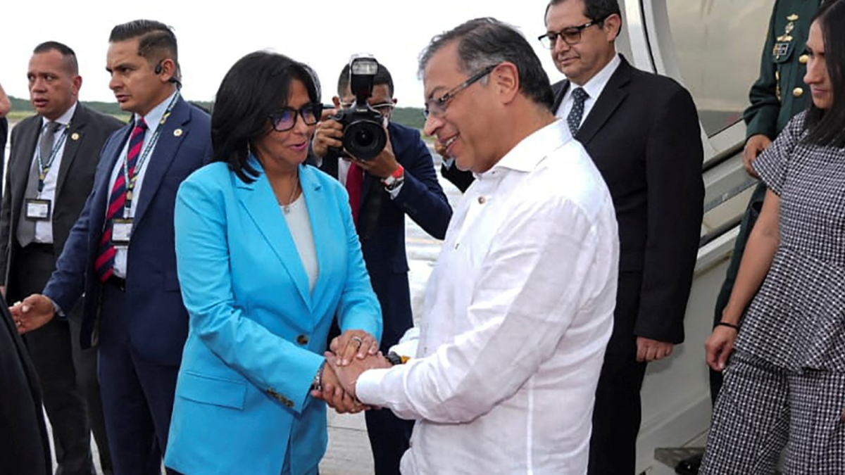 Gustavo Petro y Delcy Rodríguez.
