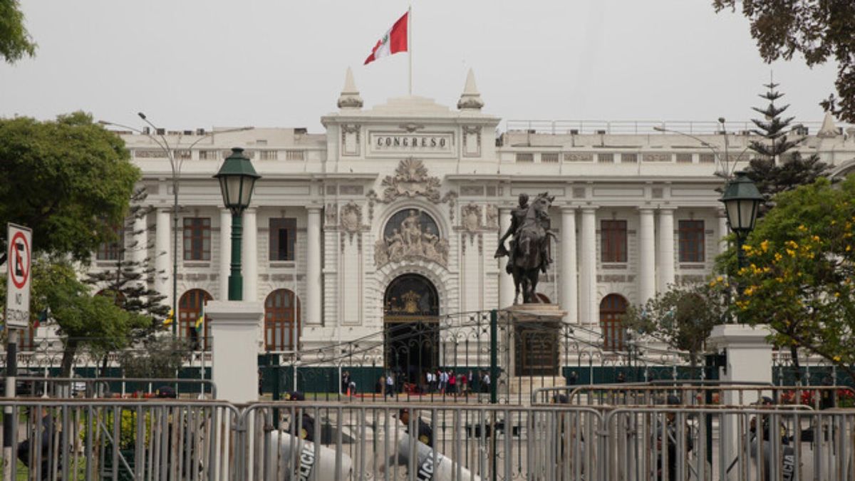 Los congresistas peruanos elegirán un nuevo presidente, que tendrá un periodo de casi dos meses.