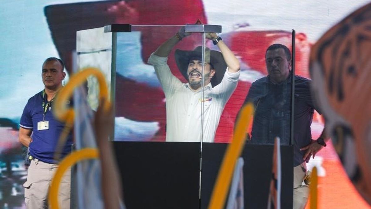 Abelardo De la Espriella atril blindado