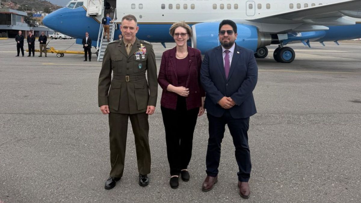 El general del Comando Sur de EE.UU., Francis L. Donovan y la encargada de negocios de la embajada en Caracas, Laura Dogu