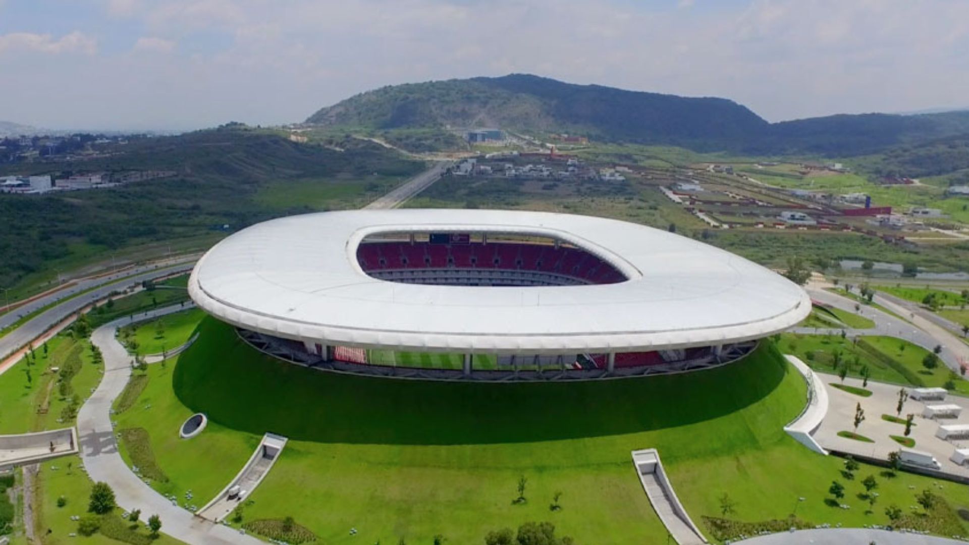 El estadio tiene un diseño inspirado en un volcán.