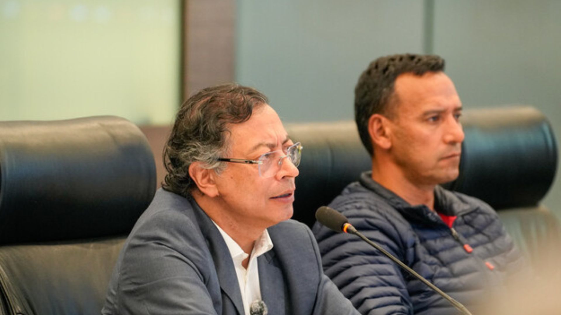 El analista criticó a Petro por el uso de medios públicos para determinados usos.