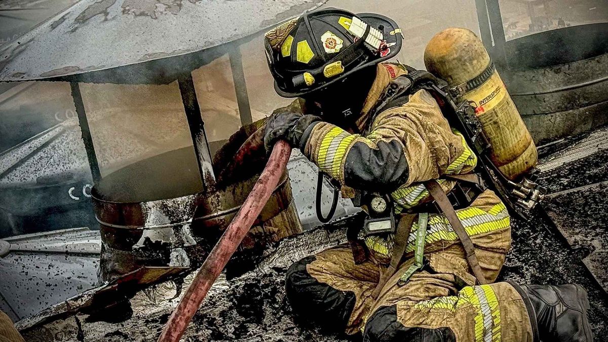 Bomberos atendieron incendio en restaurante de ocho niveles en Barrios Unidos.