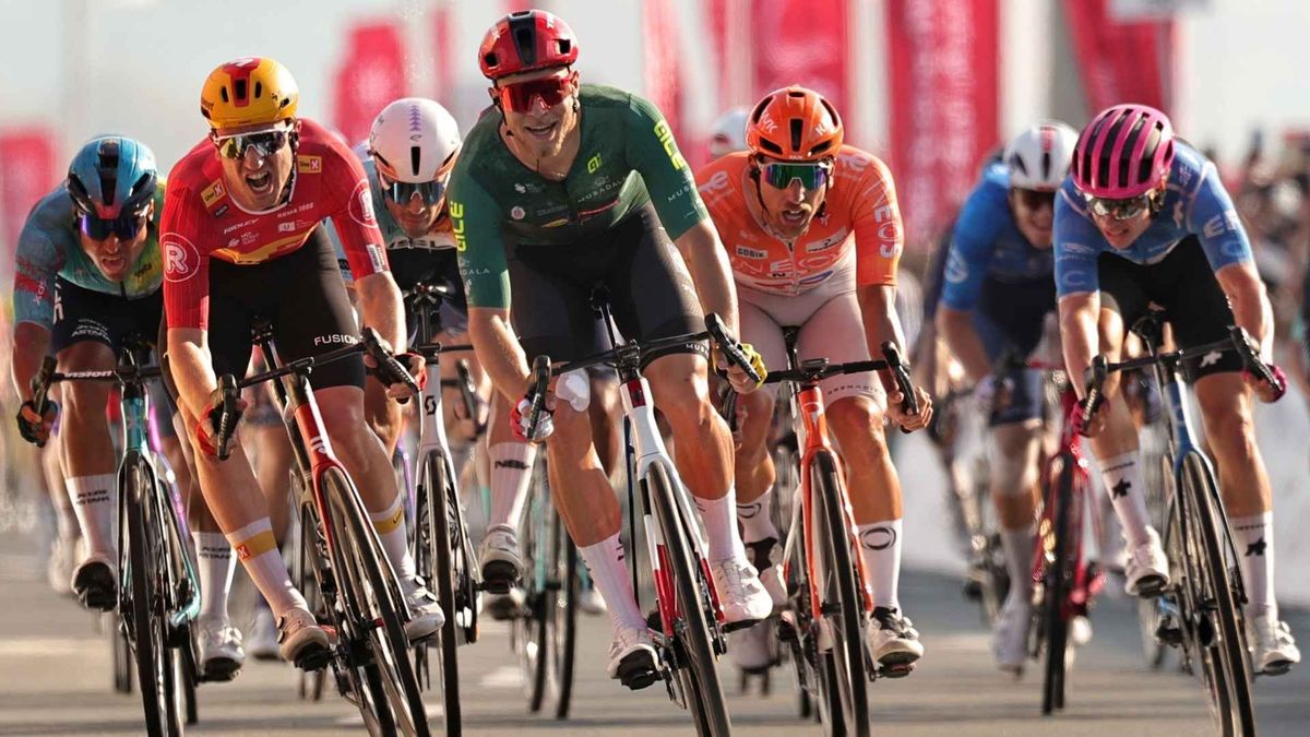 Isaac Del Toro aseguró el título tras imponerse en la etapa clave del Jebel Hafeet.