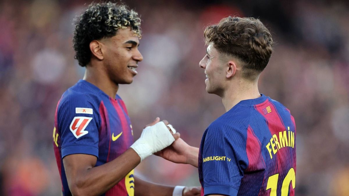 Fermín López celebra el tercer gol en la victoria 3-0 del Barcelona ante el Levante en el Camp Nou.