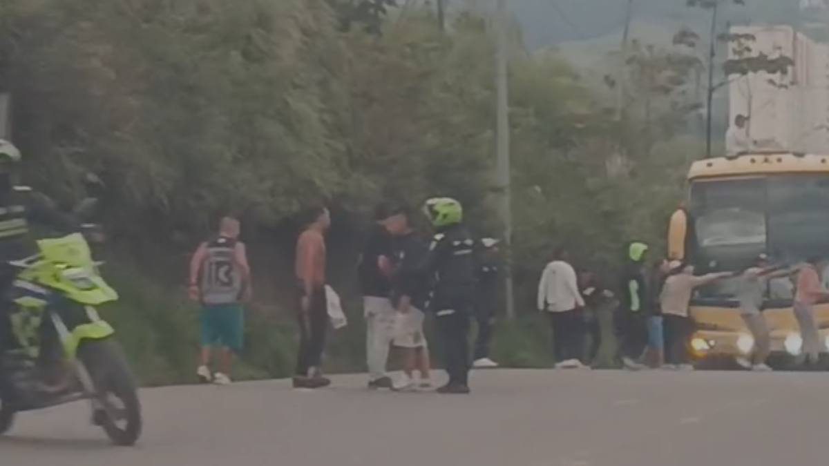 Pelea hinchas del Cali y del Pereira.