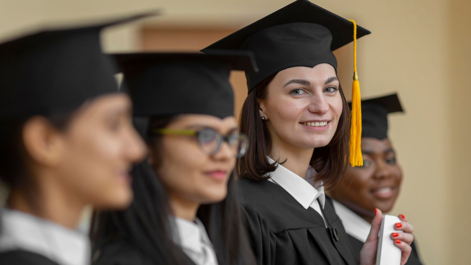 Los interesados pueden aplicar por medio del link habilitado a los programas que ofrece en Banco de la República.